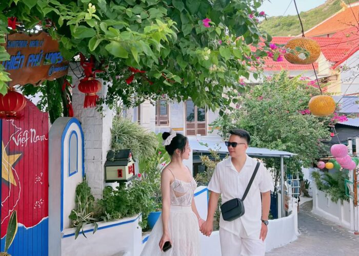 Check in tại con đường đá xanh Nhơn Lý