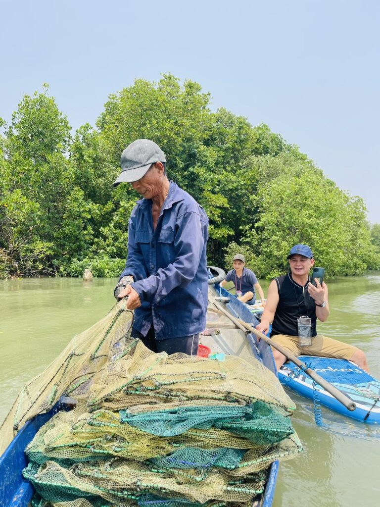 Hải sản được đánh bắt bởi ngư dân sinh sống tại Cồn Chim