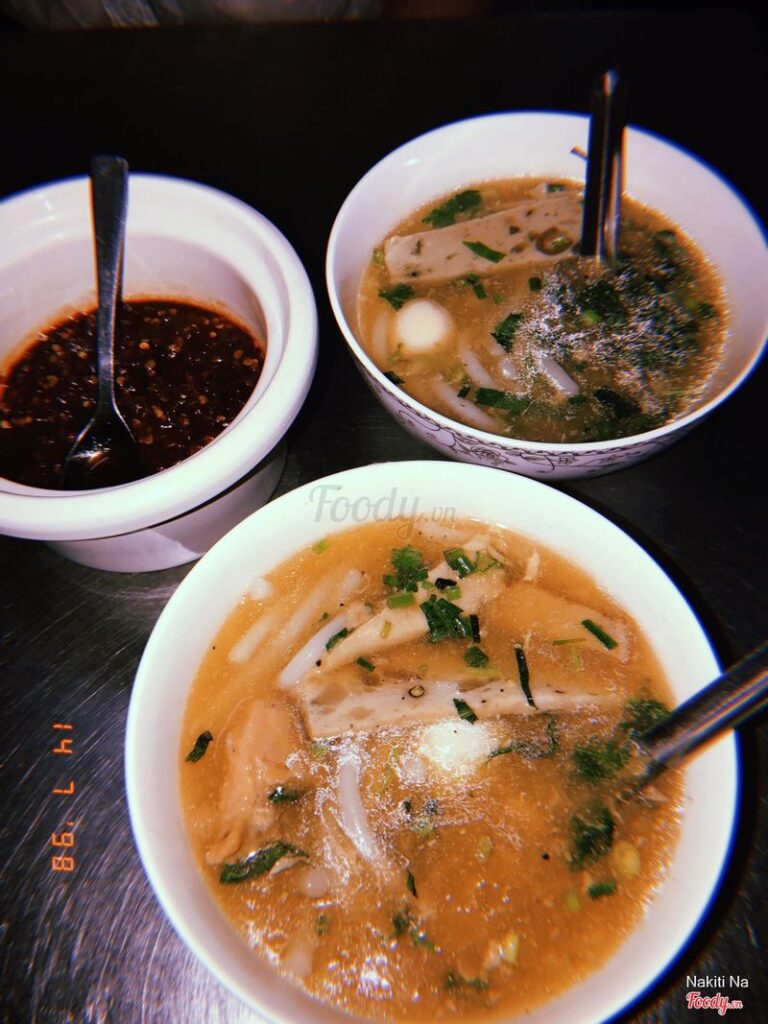 Bánh canh bà O trên đường Bạch Đằng Quy Nhơn ( nguồn ảnh Sưu tầm )