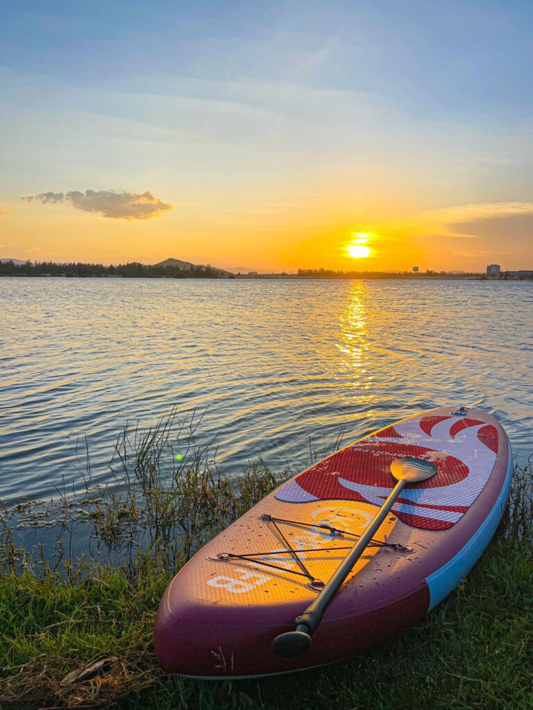 chèo SUP hồ sen Nhơn Hội