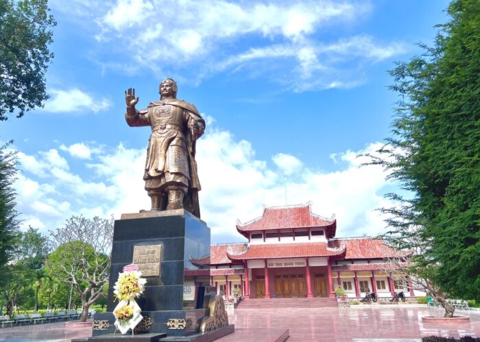 Tượng đài Hoàng đế Quang Trung Tượng đài Hoàng đế Quang Trung