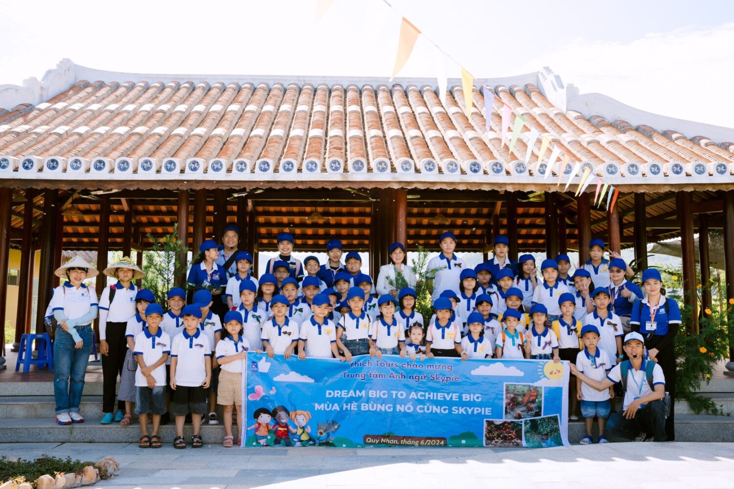 Chụp ảnh tập thể tại nông trại