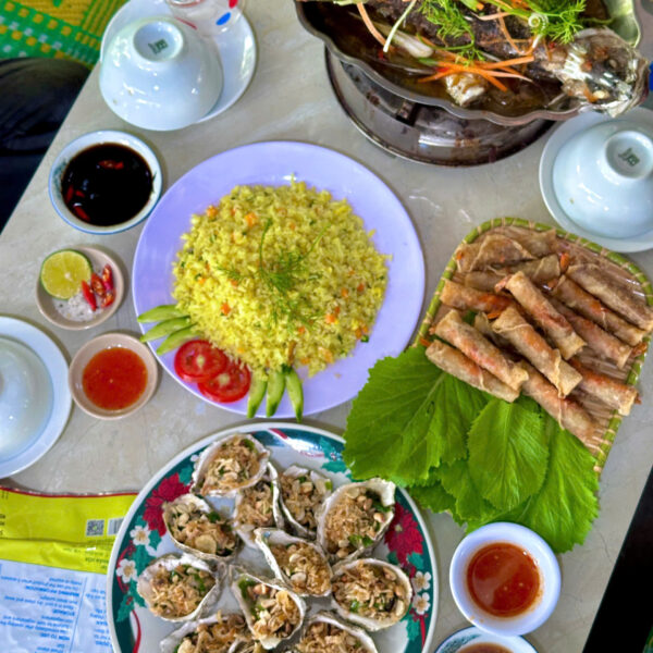 Menu ăn trưa tại Cồn Chim