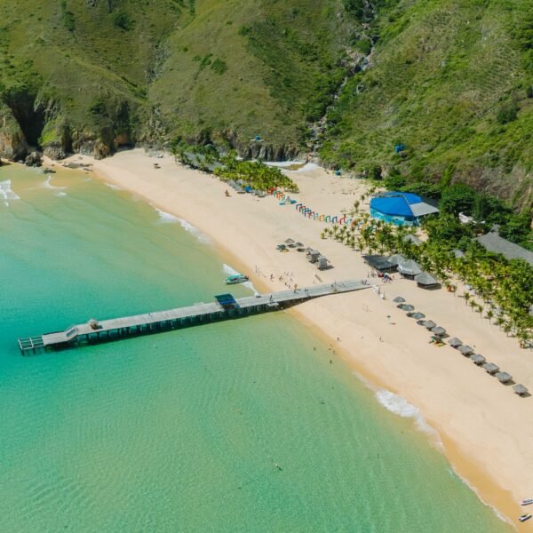 Nước xanh ngọc bích